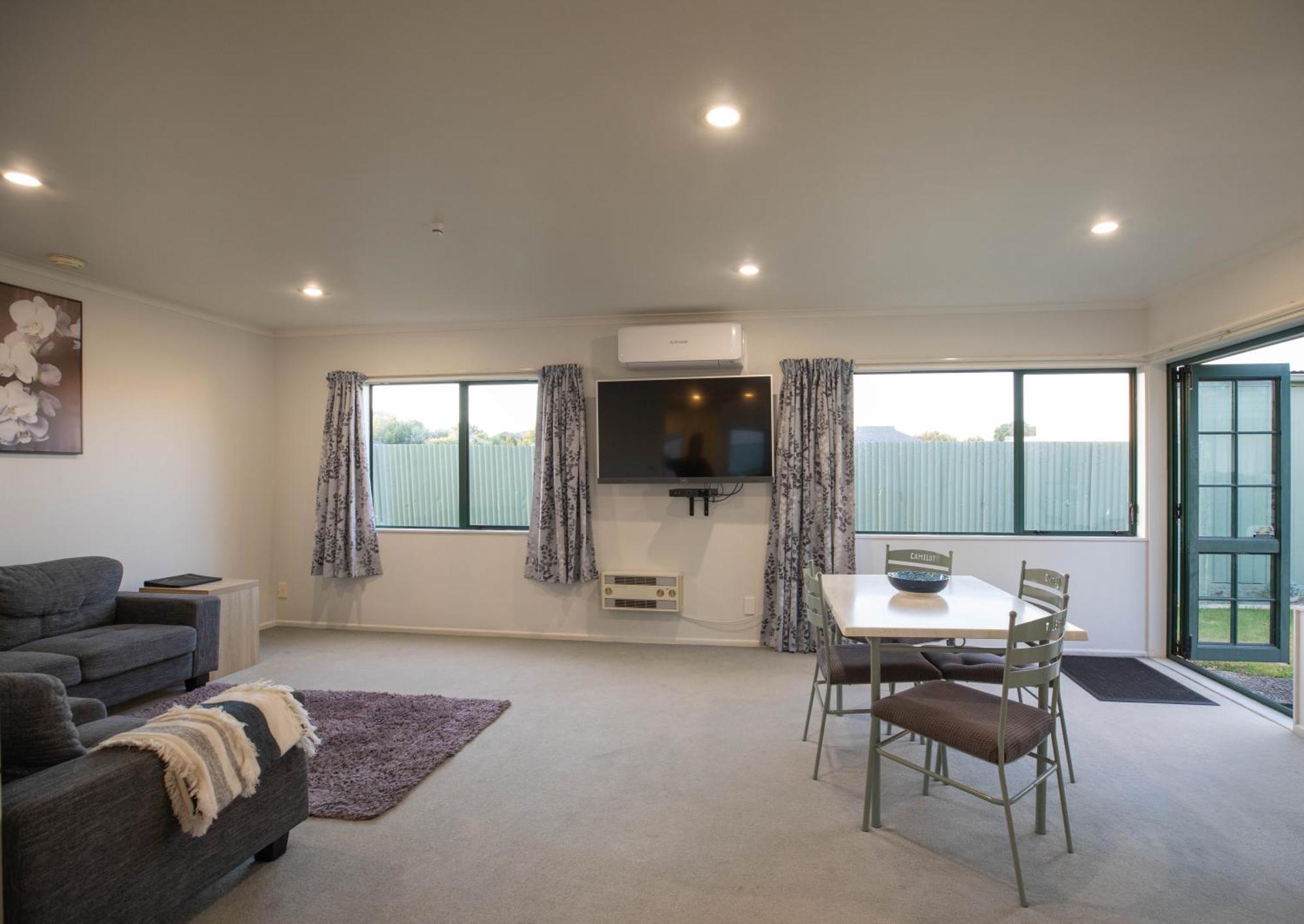 Camelot Motor Lodge And Conference Centre Palmerston North Exterior foto