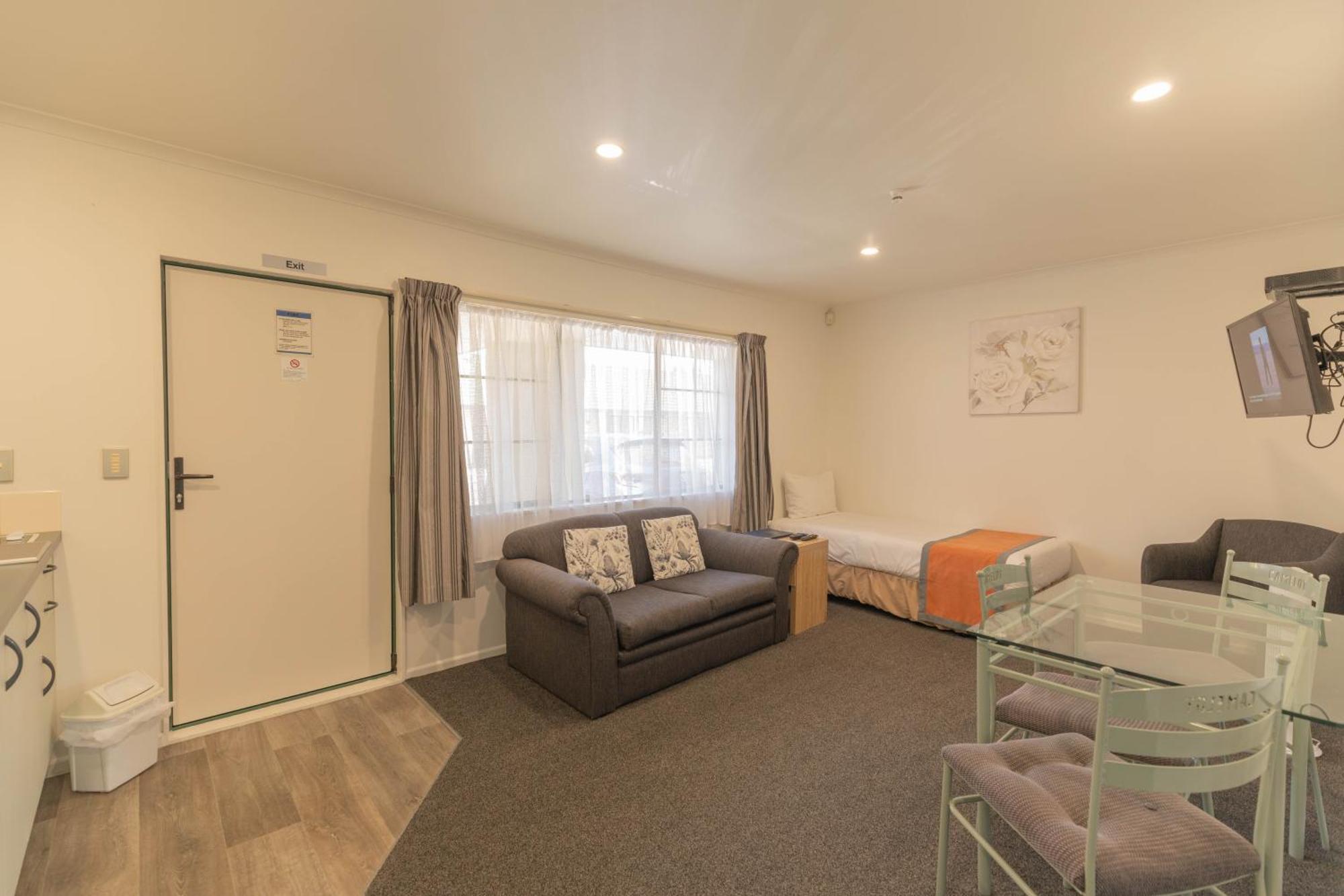Camelot Motor Lodge And Conference Centre Palmerston North Exterior foto